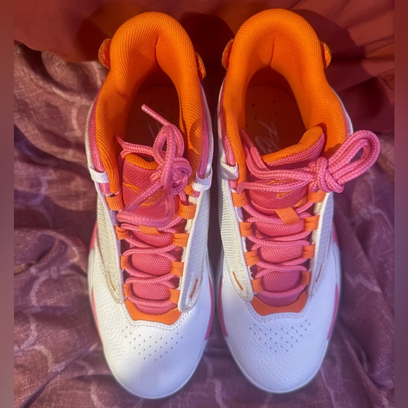 JORDAN Max Aura 4 Big Kids' Shoes In White,safety orange,pinksicle,(GS Sz.5Y) - Picture 9 of 10